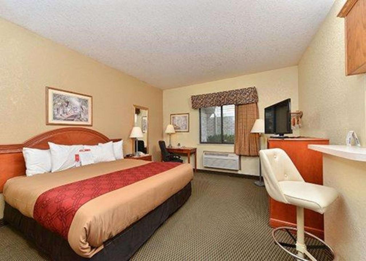 Express Inn & Suites Decatur Dış mekan fotoğraf